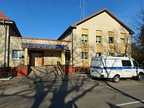 Полицейский из Зеленоградска ходил по дворам в ожидании взятки 