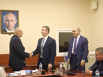 Власти региона горой стоят за оскандалившегося чиновника из Гусева