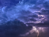 На Калининградскую область идут сильные грозы с градом и шквалами до 25 м/с