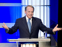 КВН: Александру Маслякову и Юлию Гусману не понравилось название Театра эстрады в Светлогорске