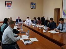 Зампредседателя правительства лично звонит должникам по транспортному налогу 