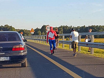 Человек-паук борется с обочечниками на Приморском кольце