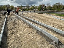 В центре Черняховска строят новую пешеходную зону