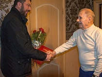 Глава Калининграда пренебрёг ограничениями при общении с ветераном