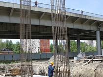 Строительство съездов с эстакады завершат до конца 2015 года