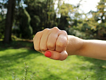 20-летнюю жительницу Калининграда обвиняют в насилии над полицейским