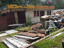 На Дрожжевой сносят незаконные торговые павильоны (видео)