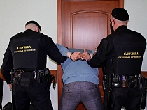 Свидетель по уголовному делу пытался сбежать через чёрный ход 