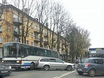 В Калининграде легковушка протаранила рейсовый автобус