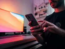 Назван самый подешевевший новый смартфон в Калининграде