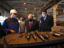Мишустин посетил завод кранов в Калининграде