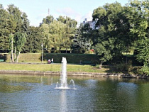 На Нижнем озере забил фонтан