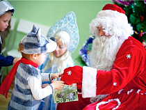 Депутаты горсовета позаботились о подарках для жителей своих округов