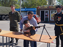 Фронтовая каша, чай и ППШ - на площадке ТЦ «Гранд» отметили День Победы