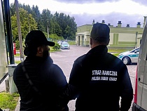 На выезде из Польши поймали человека с поддельной картой побыта