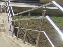 В Калининграде местный житель оставил несколько особняков без перил