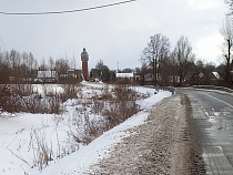 В Полесске грязный снег с дороги свалили на тротуары