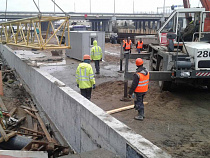 Тяжёлую технику для стройки на острове Канта пустят по Медовому мосту