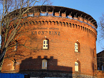 Очевидцы: около «Кронпринца» прорвало трубу, закрыта половина дороги