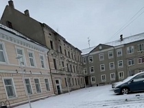 Жители Немана попросили у Алиханова баню и туалет вместо гостиницы 