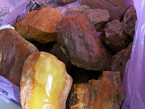 Для Калининграда продлили программу упрощенной перевозки янтаря