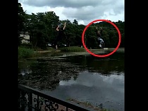 В воздухе над Тихим озером в Светлогорске завис ребёнок