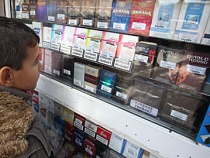 Порядка 40% калининградских продавцов по-прежнему продают сигареты детям