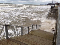 На Калининградском взморье бушует шторм