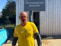 В Зеленоградске тонувшие туристы довели до больницы спасателя