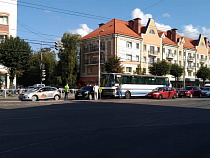 В центре Калининграда «Ниссан» не поделил дорогу с автобусом №5