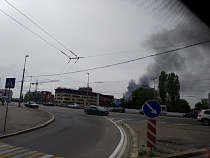 В поселке Прегольский горят склады