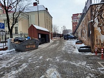 Мусор элитного ЖК выгребли из центра Калининграда