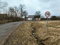 Подлый знак ограничения скорости найден под Полесском
