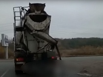 В Калининграде забетонировали улицу перед едущими машинами