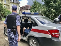 В Калининграде мужчина на улице напал с ножом на граждан 