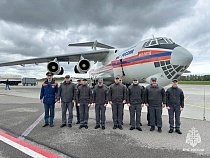 Под Калининград самолёт срочно привёз водолазную элиту