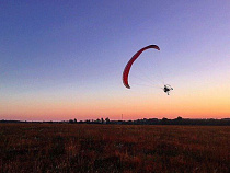 Калининградец получил травму позвоночника после неудачного приземления на мотопараплане