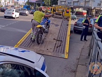 Мелкий питбайкер вызвал на себя гнев полиции в Калининграде