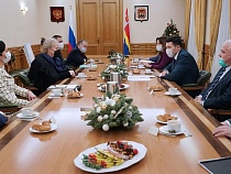 Алиханов высказал дипломатам претензии из-за очередей на границах 