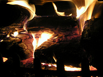 Пожарные эвакуировали газовые баллоны из горящего дома под Багратионовском