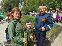В Гурьевске ГИБДД разъяснила, как правильно носить георгиевские ленты