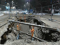 Из-за провала в Балтрайоне пассажир накинулся на таксистку