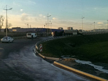 Из перевернувшегося на Берлинском мосту молоковоза вылилось молоко