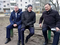 В Гвардейске появилась лавочка Алиханова