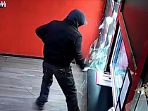 Мужика в медмаске, ограбившего ломбарды на 1,5 млн рублей, будут судить