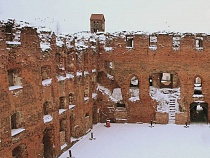 Уставших от отдыха приглашают на субботник в замок в Немане 