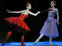 Три акта цветастого безумия: балет "Алиса в Стране чудес" в "Заре"