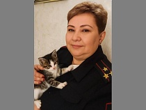 В Калининграде полицейские вырвали из лап холода погибающего котёнка