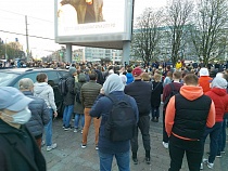 В Калининграде силовики сомкнули кольцо вокруг сторонников Навального