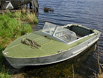 В Ленинградской области теплоход "врубился" в моторную лодку